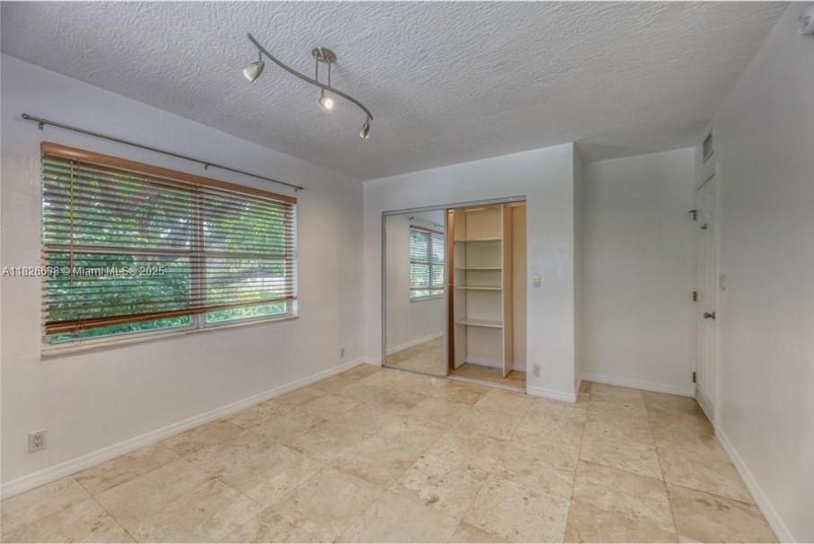 530 NE 15th Ct 6