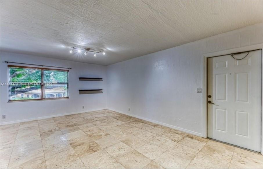530 NE 15th Ct 6