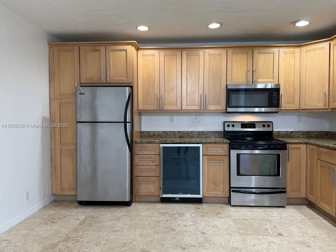 CASCADE FALLS CONDO - Residential Lease