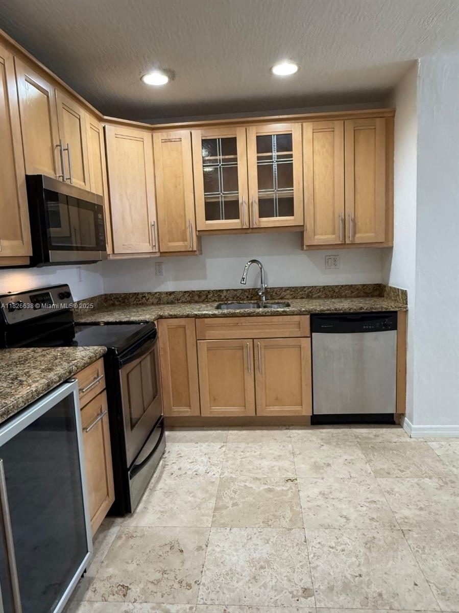 CASCADE FALLS CONDO - Residential Lease