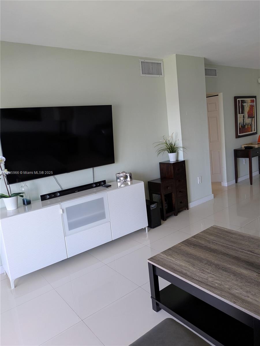 HEMISPHERES CONDO - Residential Lease