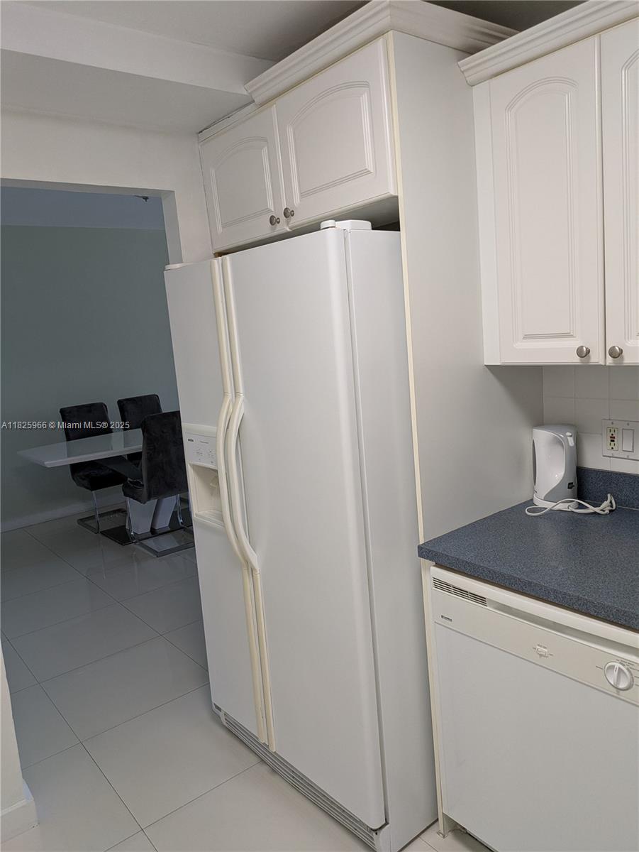 HEMISPHERES CONDO - Residential Lease