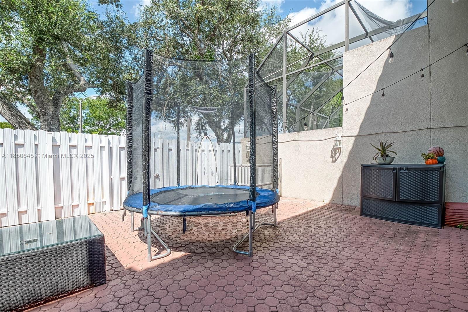 DORAL GREENS - Residential