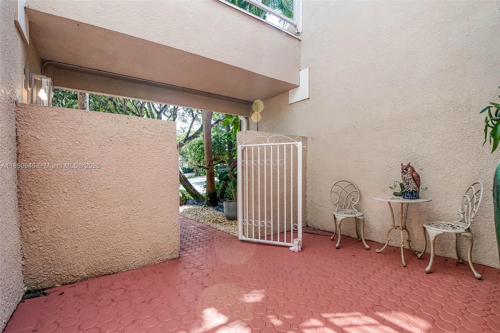 DORAL GREENS - Residential