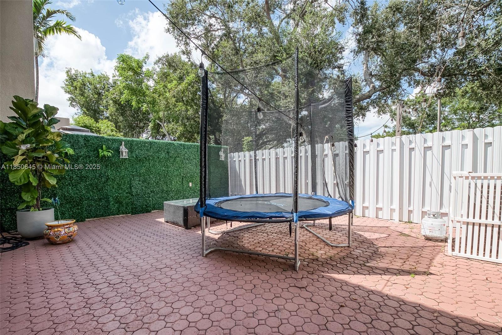 DORAL GREENS - Residential