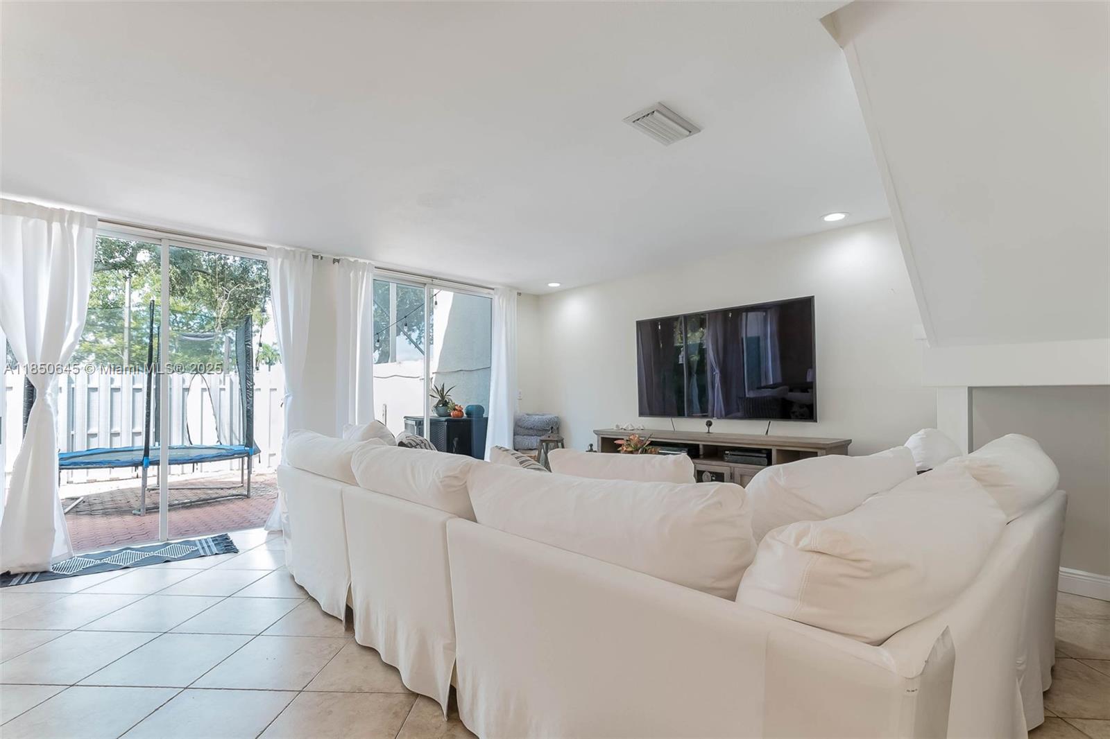 DORAL GREENS - Residential