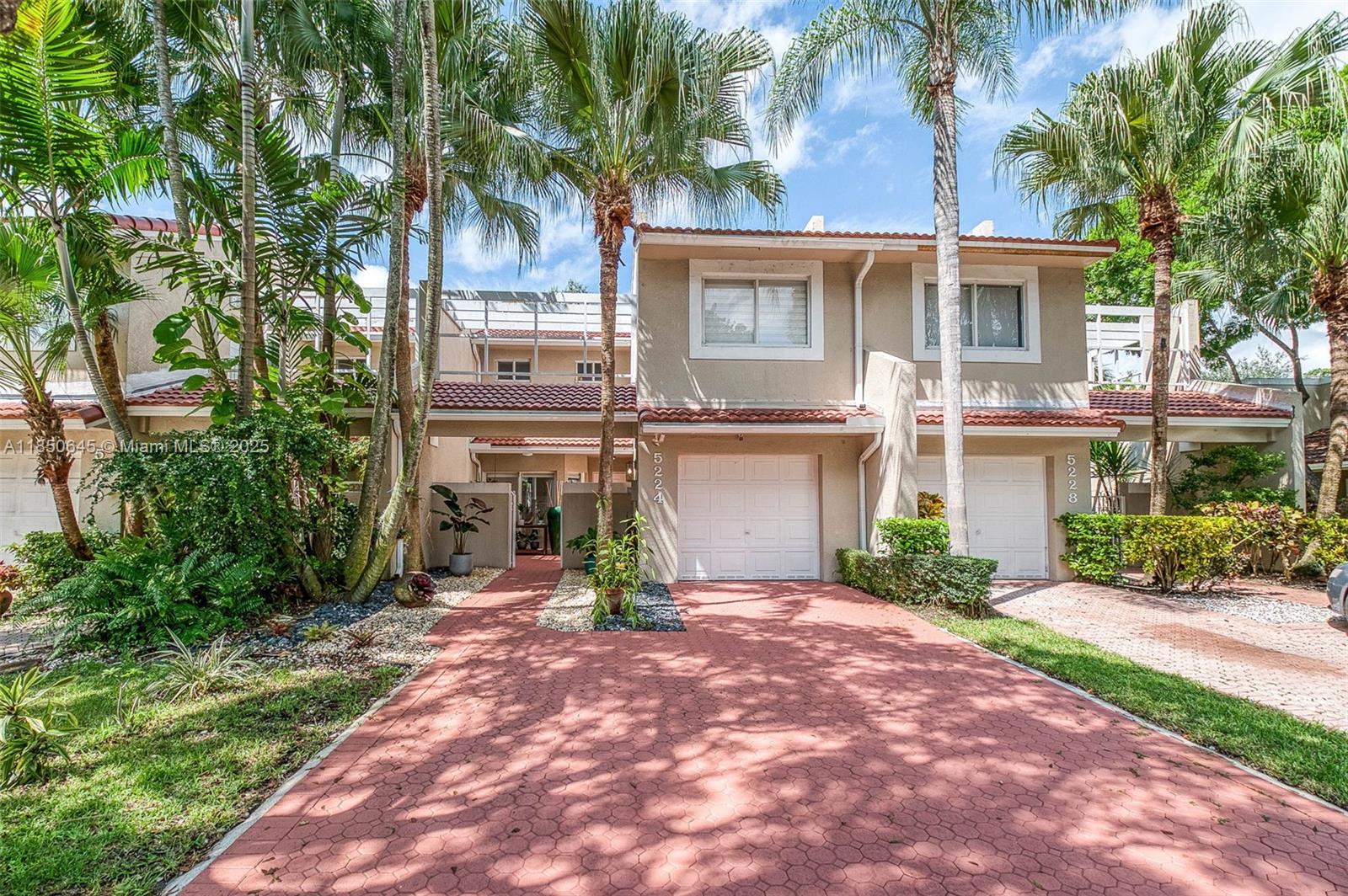 DORAL GREENS - Residential