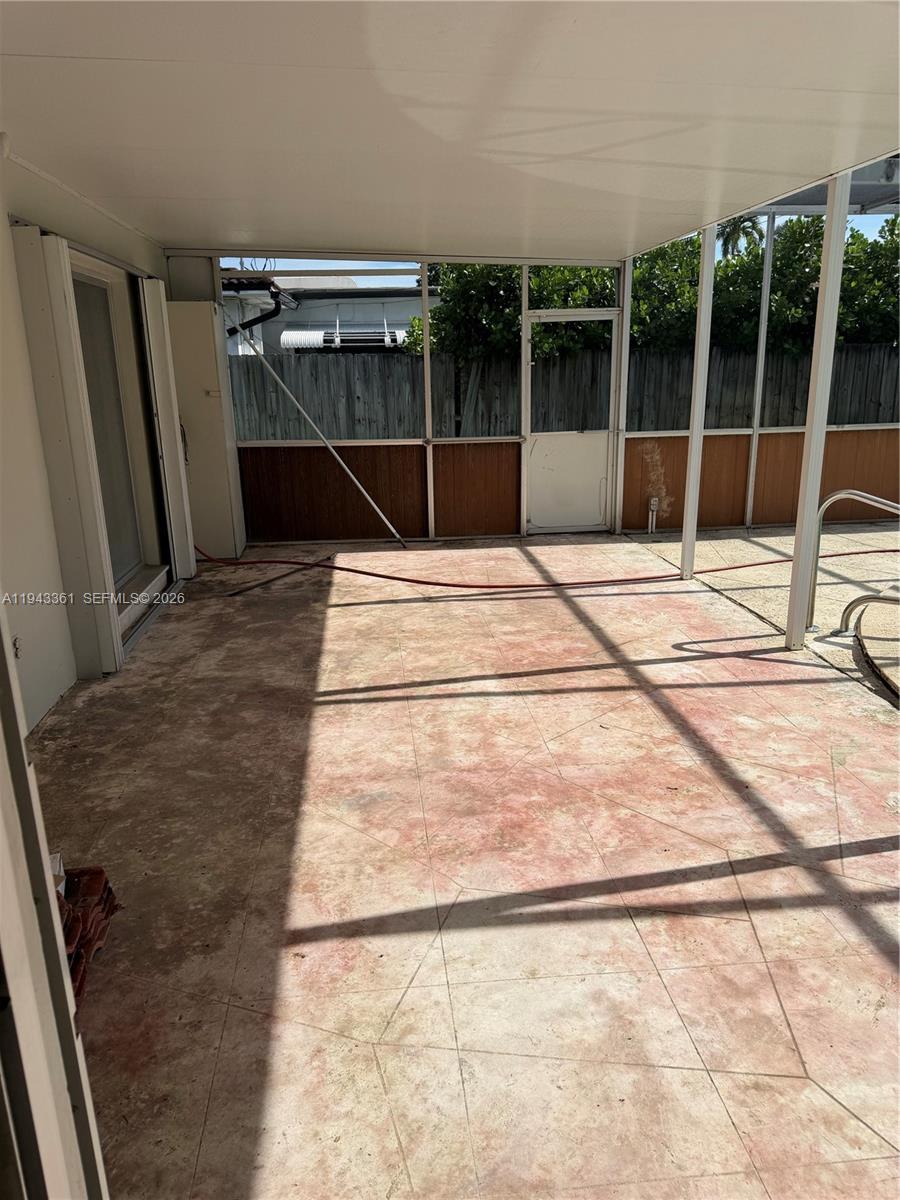 CENTRAL GOLF SEC OF HOLLY - Residential