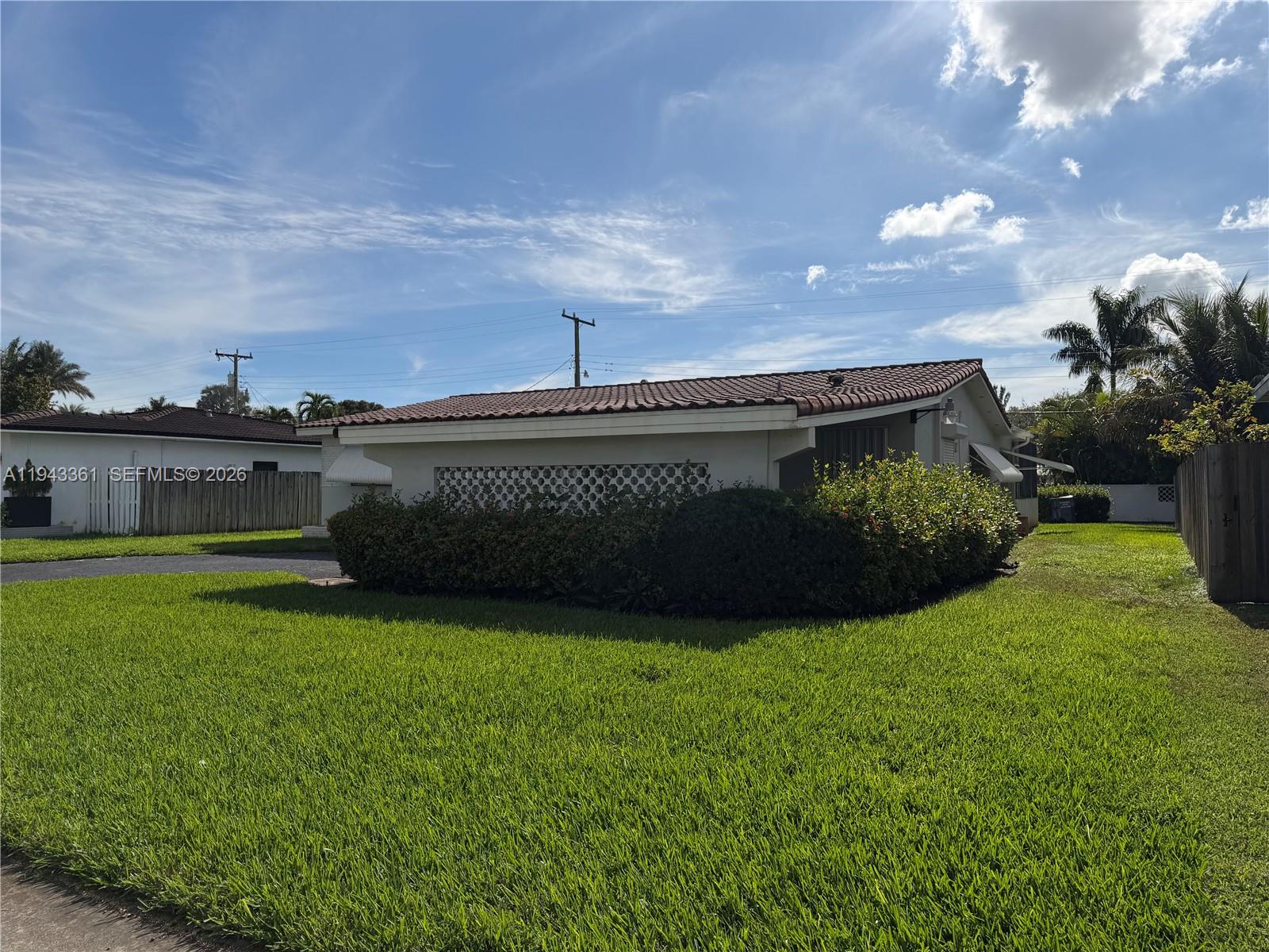 CENTRAL GOLF SEC OF HOLLY - Residential