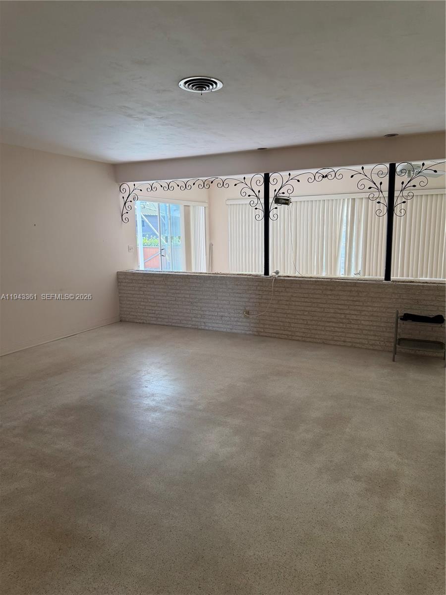 CENTRAL GOLF SEC OF HOLLY - Residential