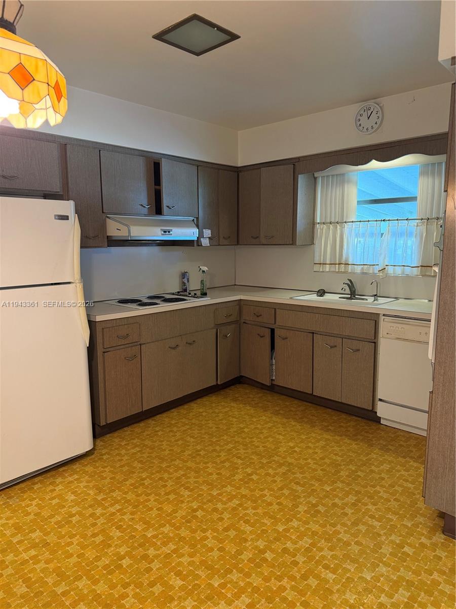 CENTRAL GOLF SEC OF HOLLY - Residential