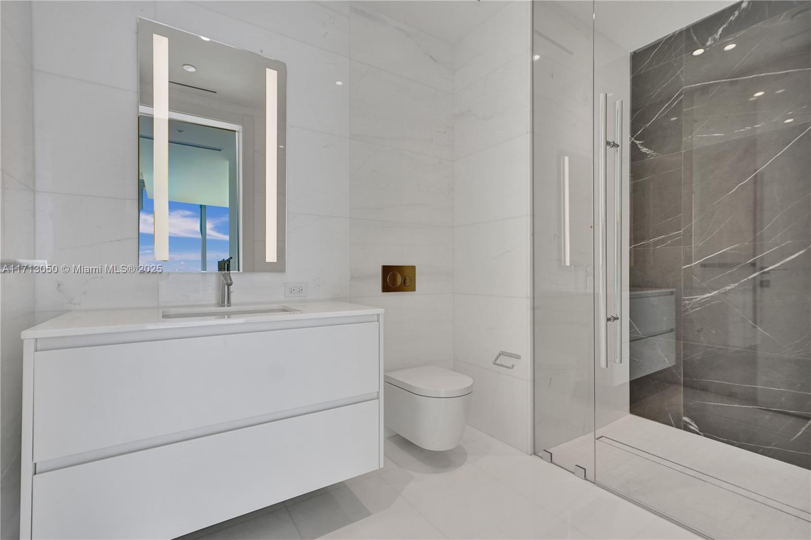 ASTON MARTIN RESIDENCES - Residential