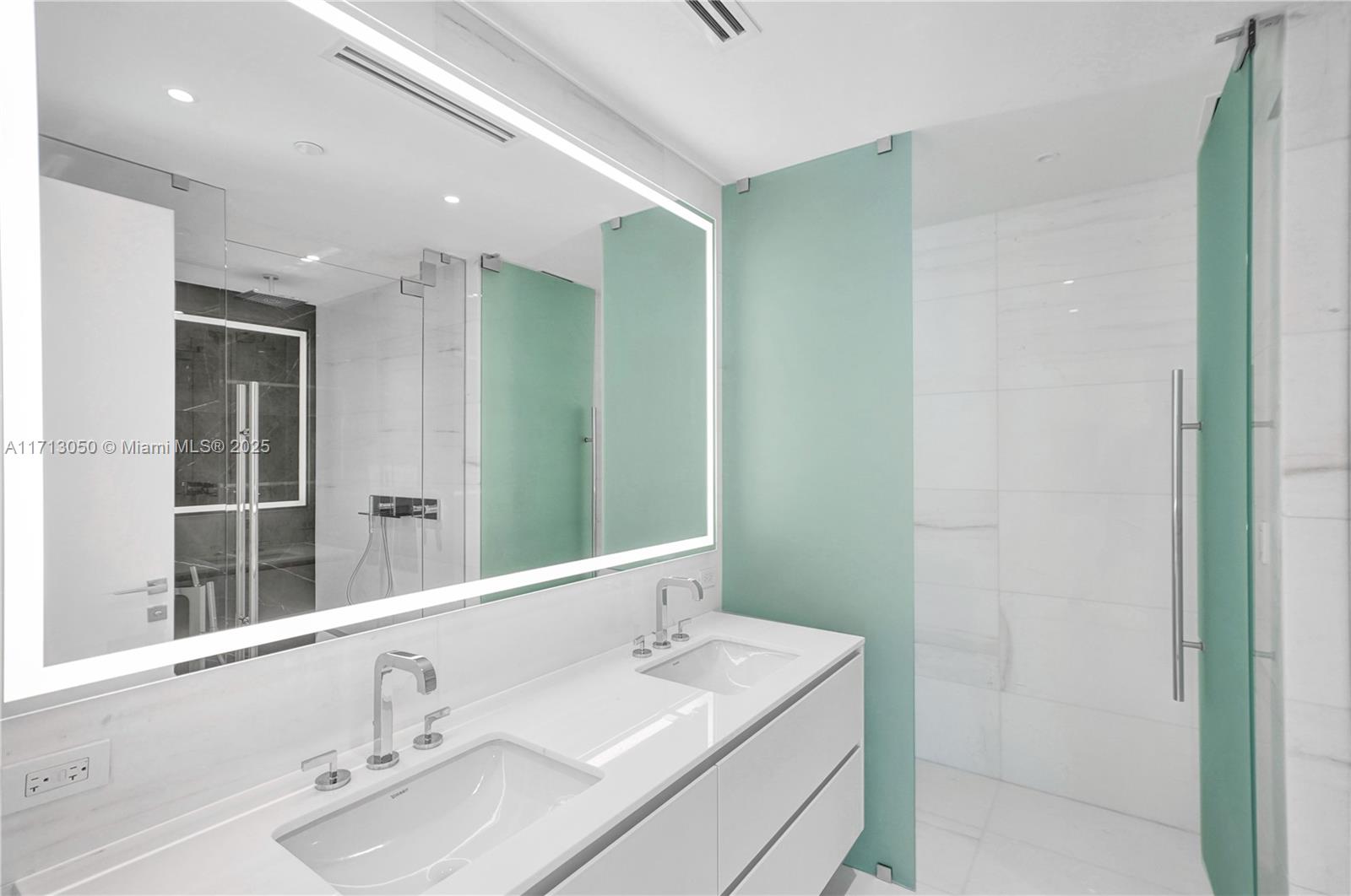 ASTON MARTIN RESIDENCES - Residential