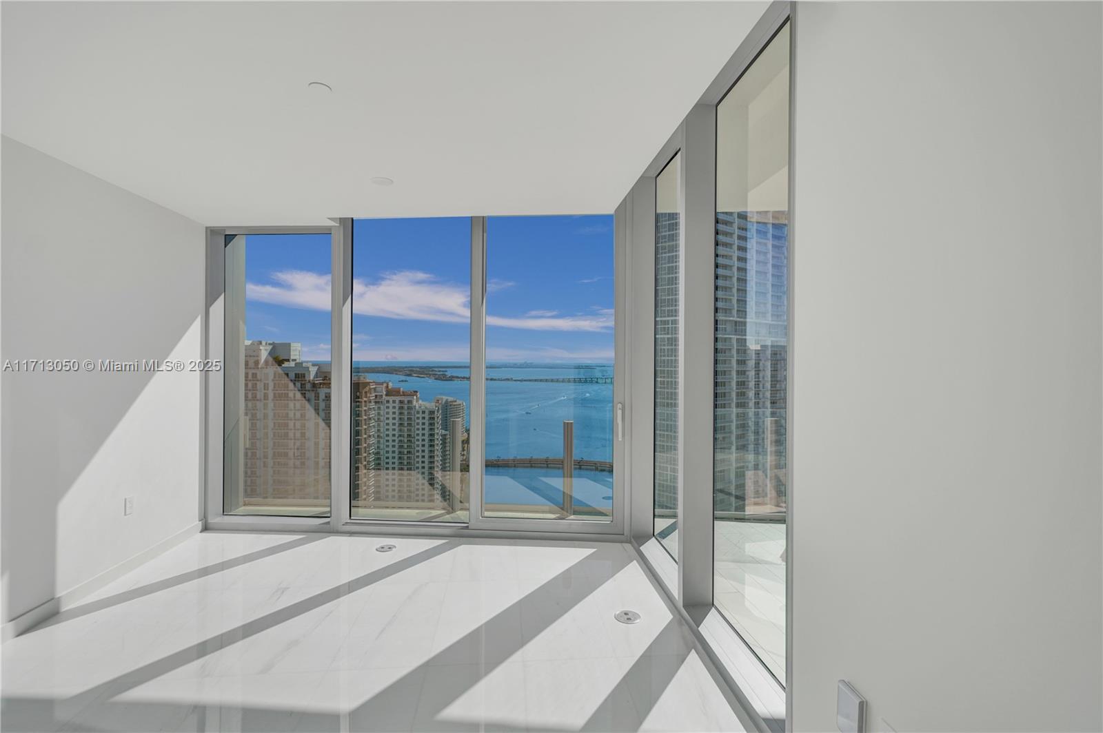 ASTON MARTIN RESIDENCES - Residential