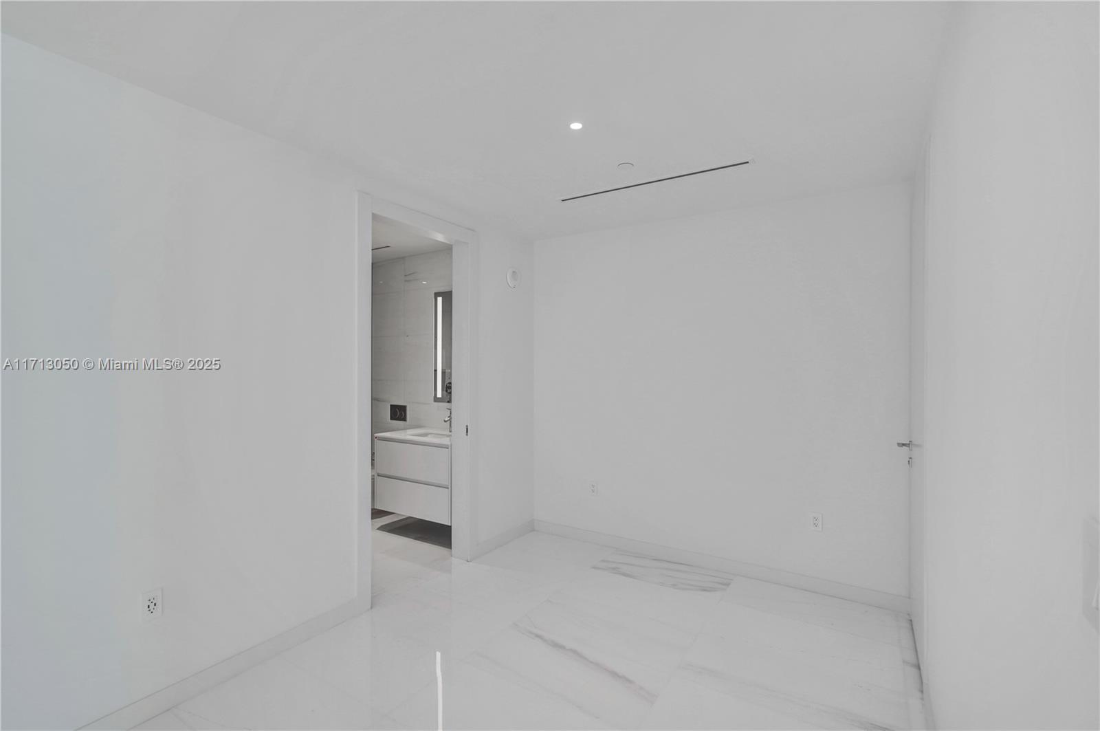 ASTON MARTIN RESIDENCES - Residential