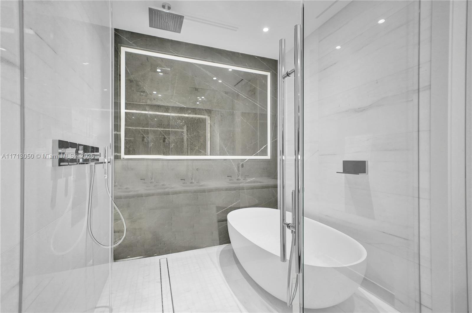 ASTON MARTIN RESIDENCES - Residential