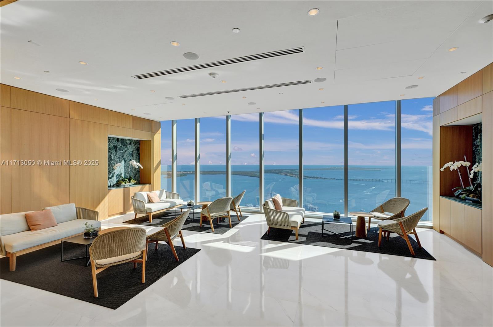 ASTON MARTIN RESIDENCES - Residential