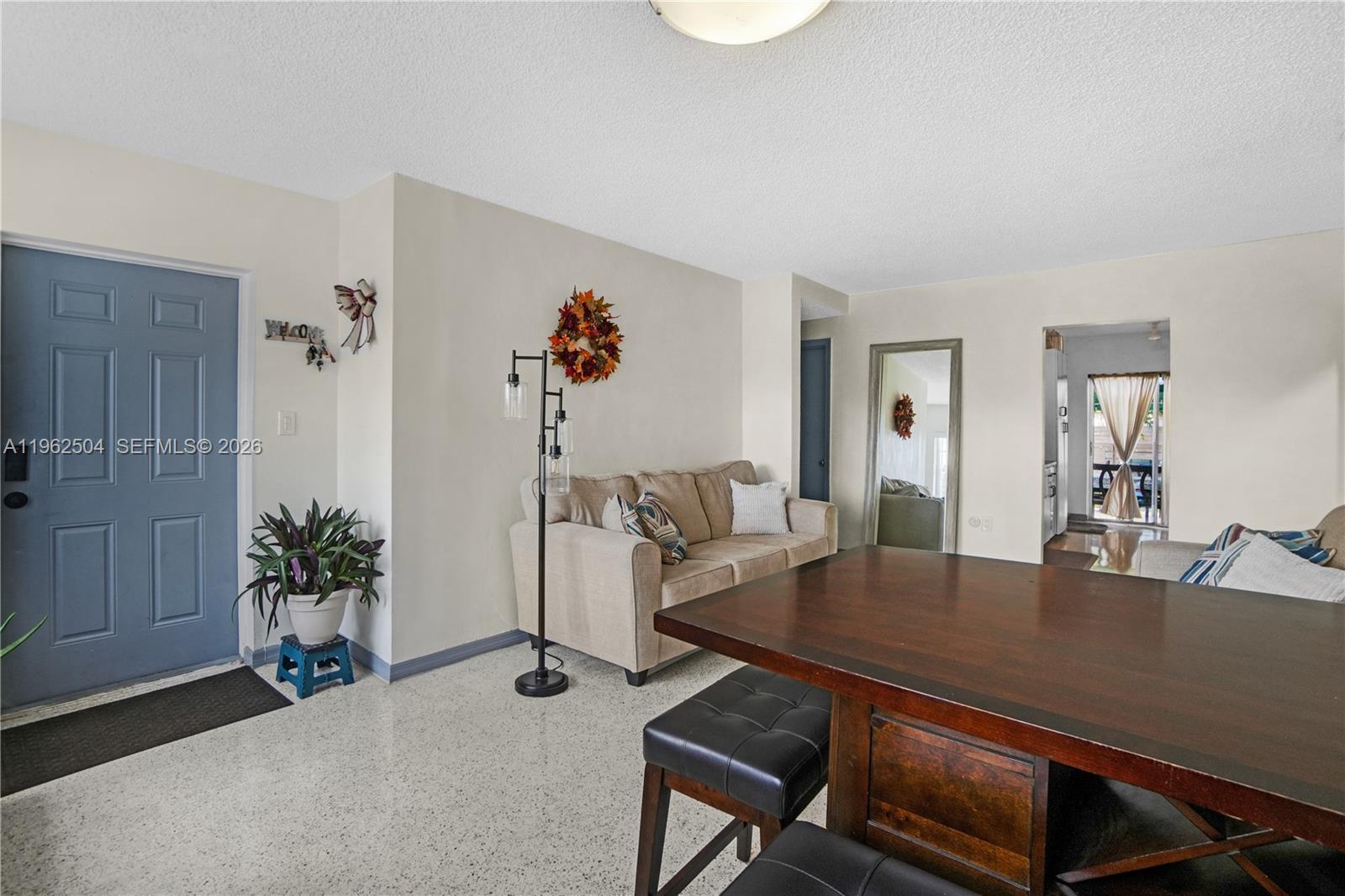 TROPICAL ESTATES - Residential