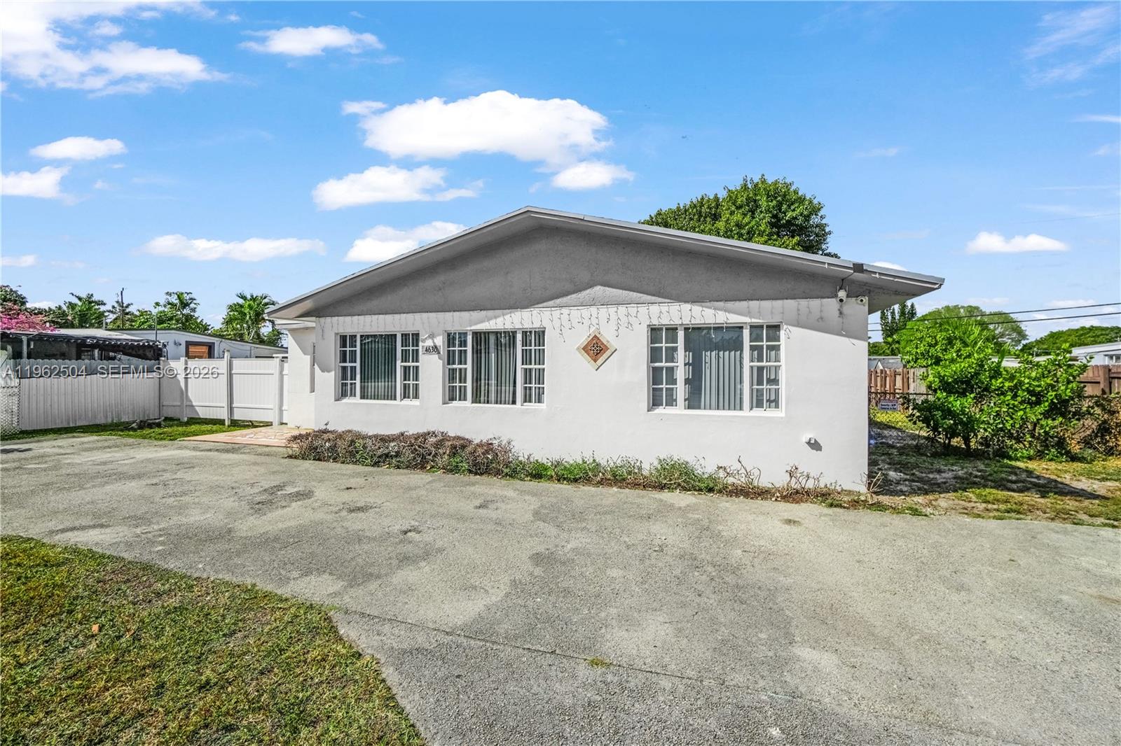 TROPICAL ESTATES - Residential