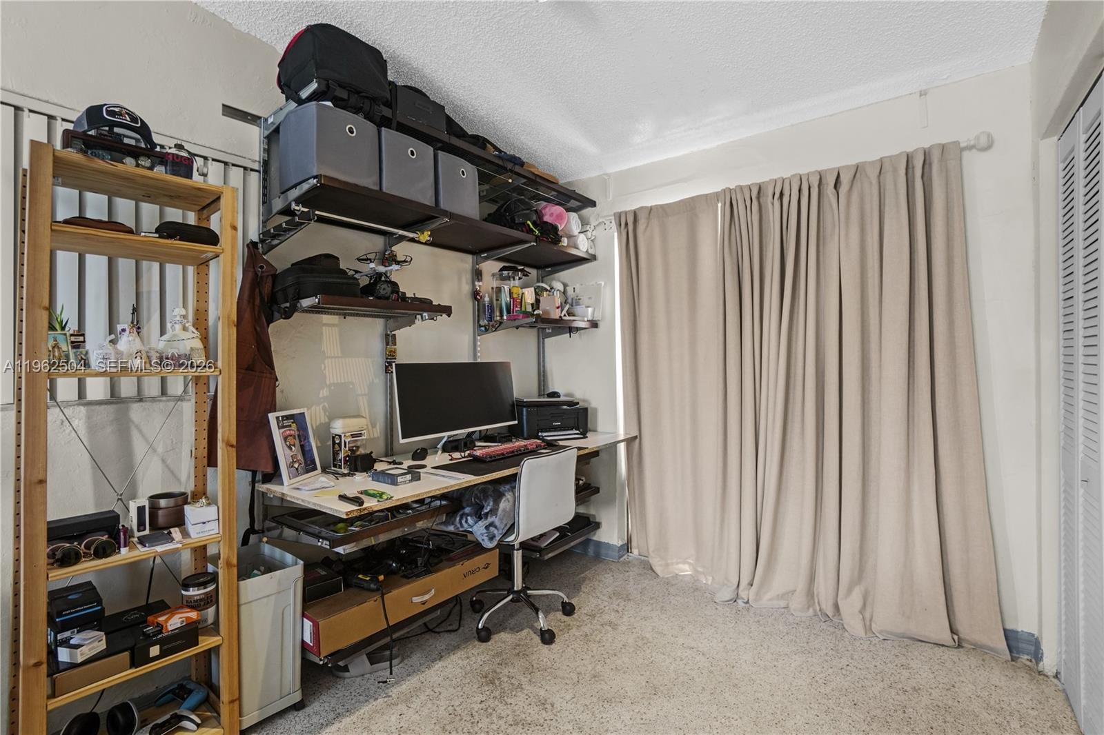 TROPICAL ESTATES - Residential