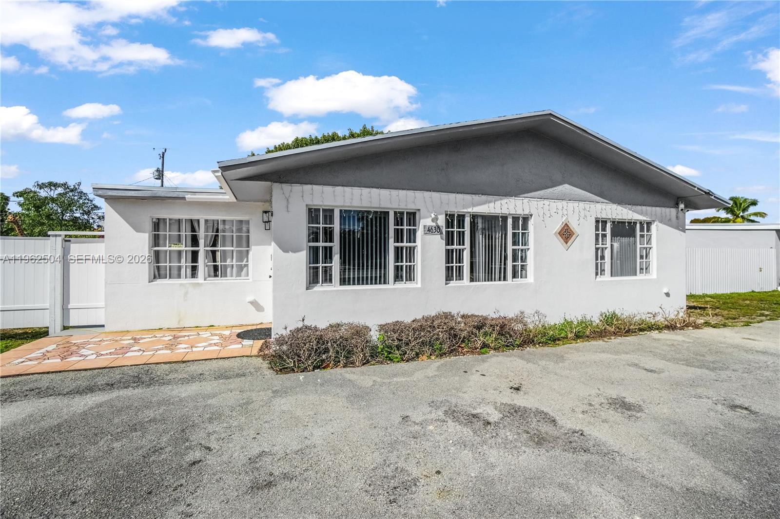 TROPICAL ESTATES - Residential