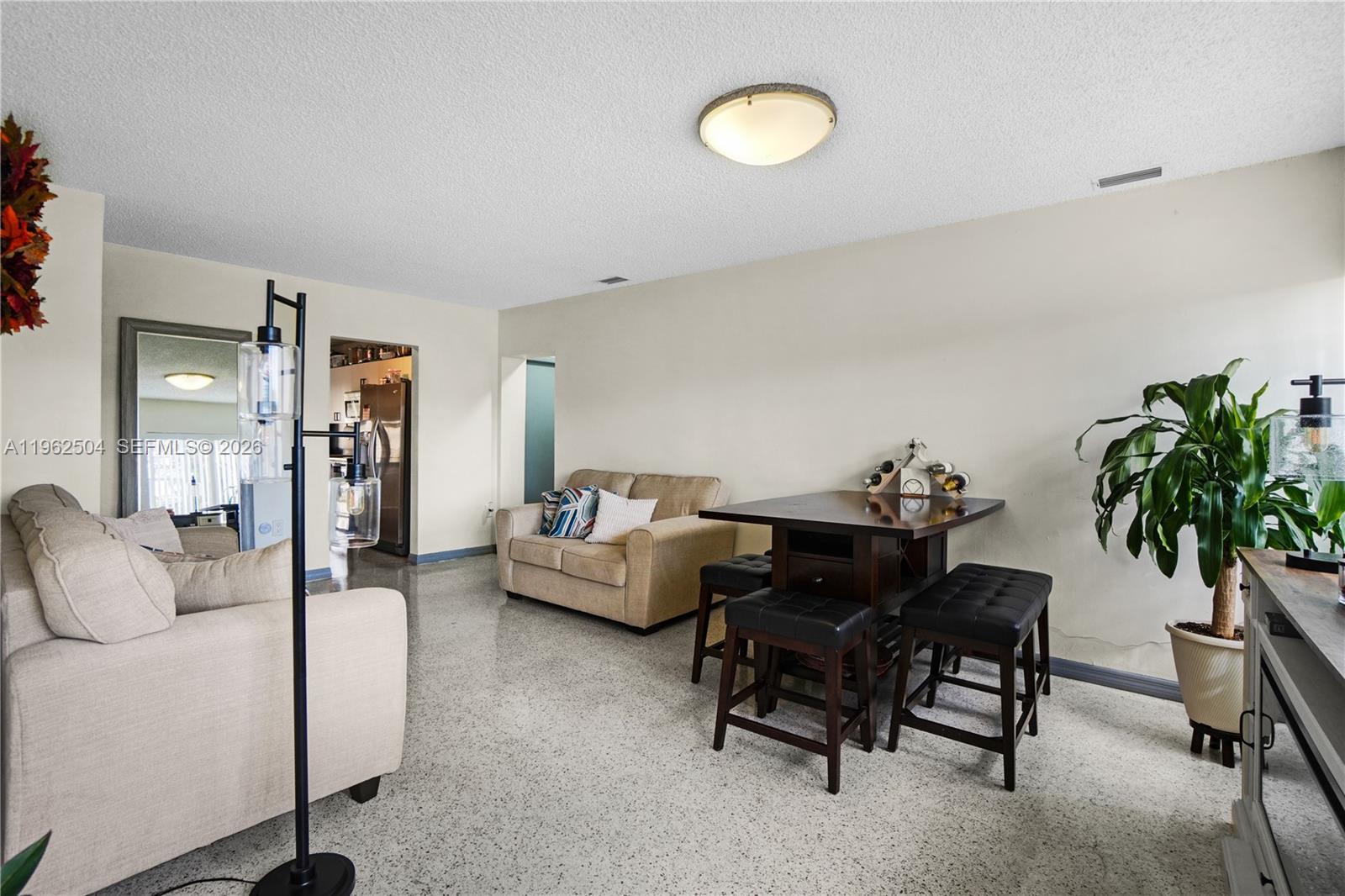 TROPICAL ESTATES - Residential