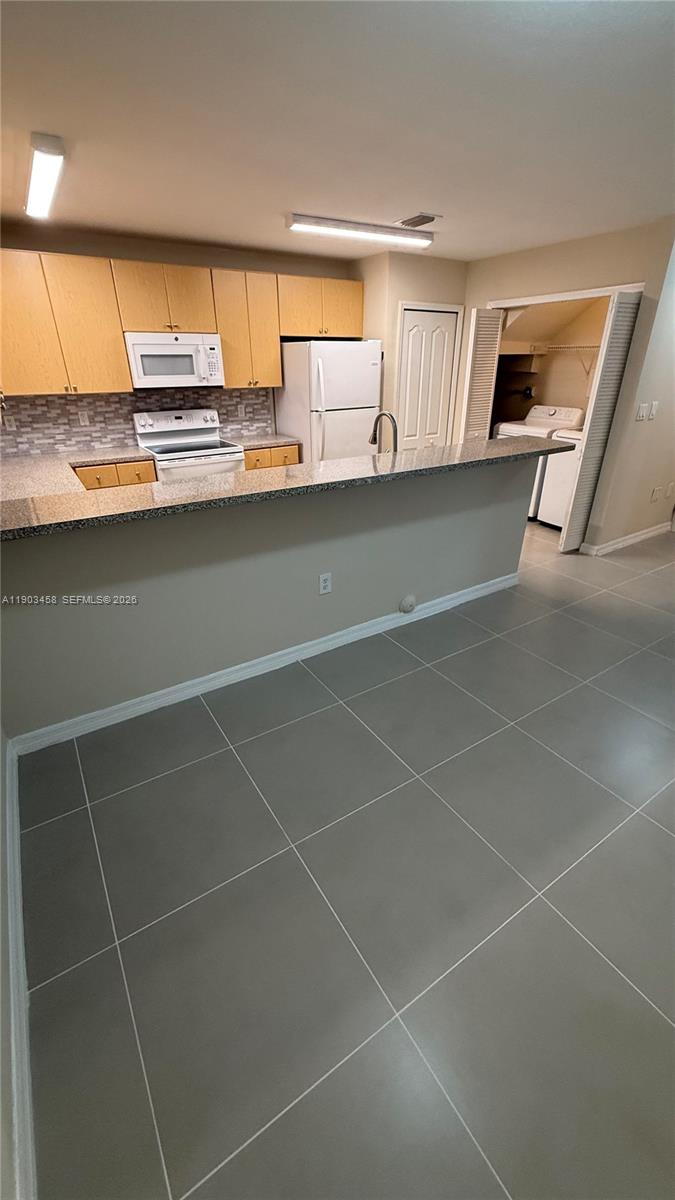 THE COURTS AT BAYSHORE I - Residential