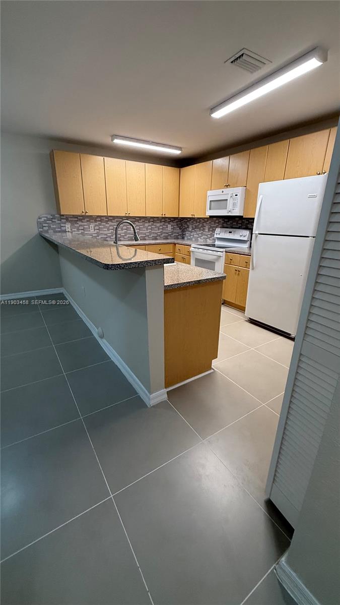 THE COURTS AT BAYSHORE I - Residential