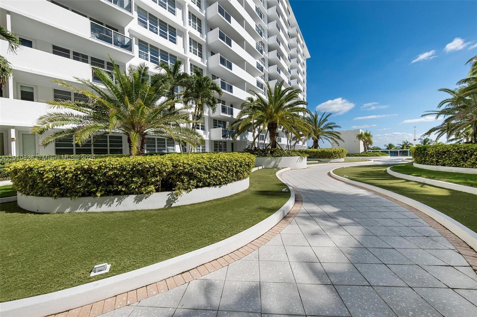 THE DECOPLAGE CONDO - Residential