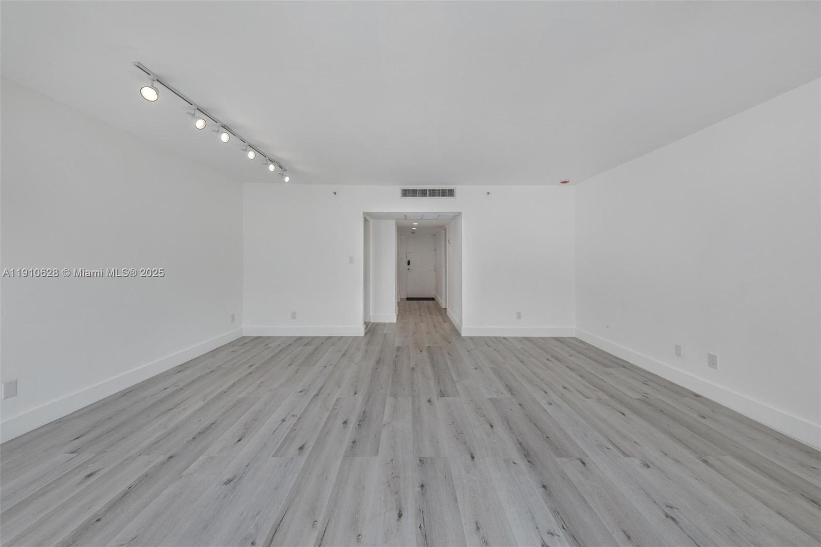 THE DECOPLAGE CONDO - Residential