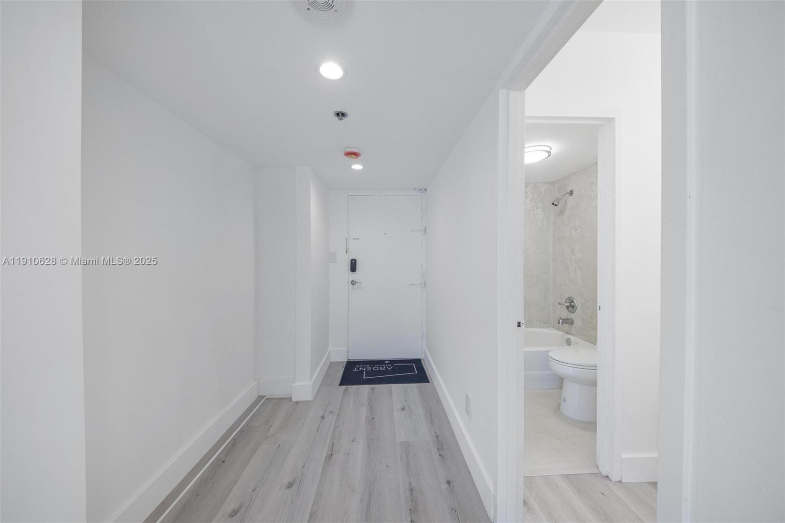 THE DECOPLAGE CONDO - Residential