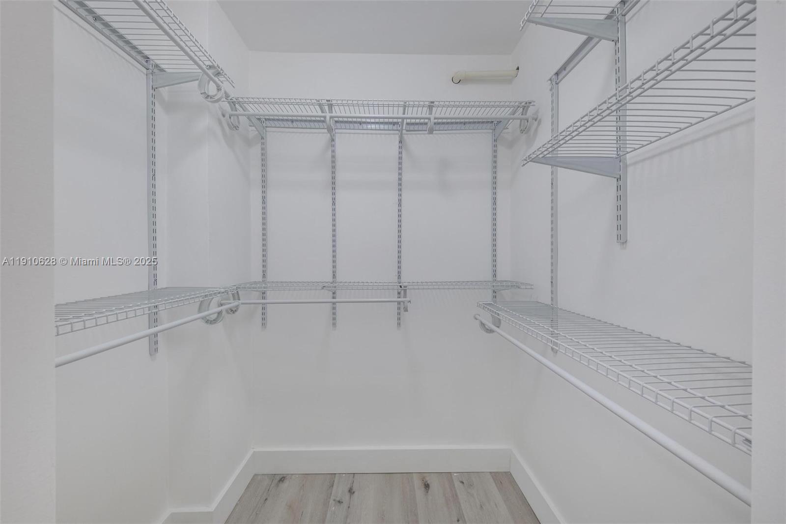 THE DECOPLAGE CONDO - Residential