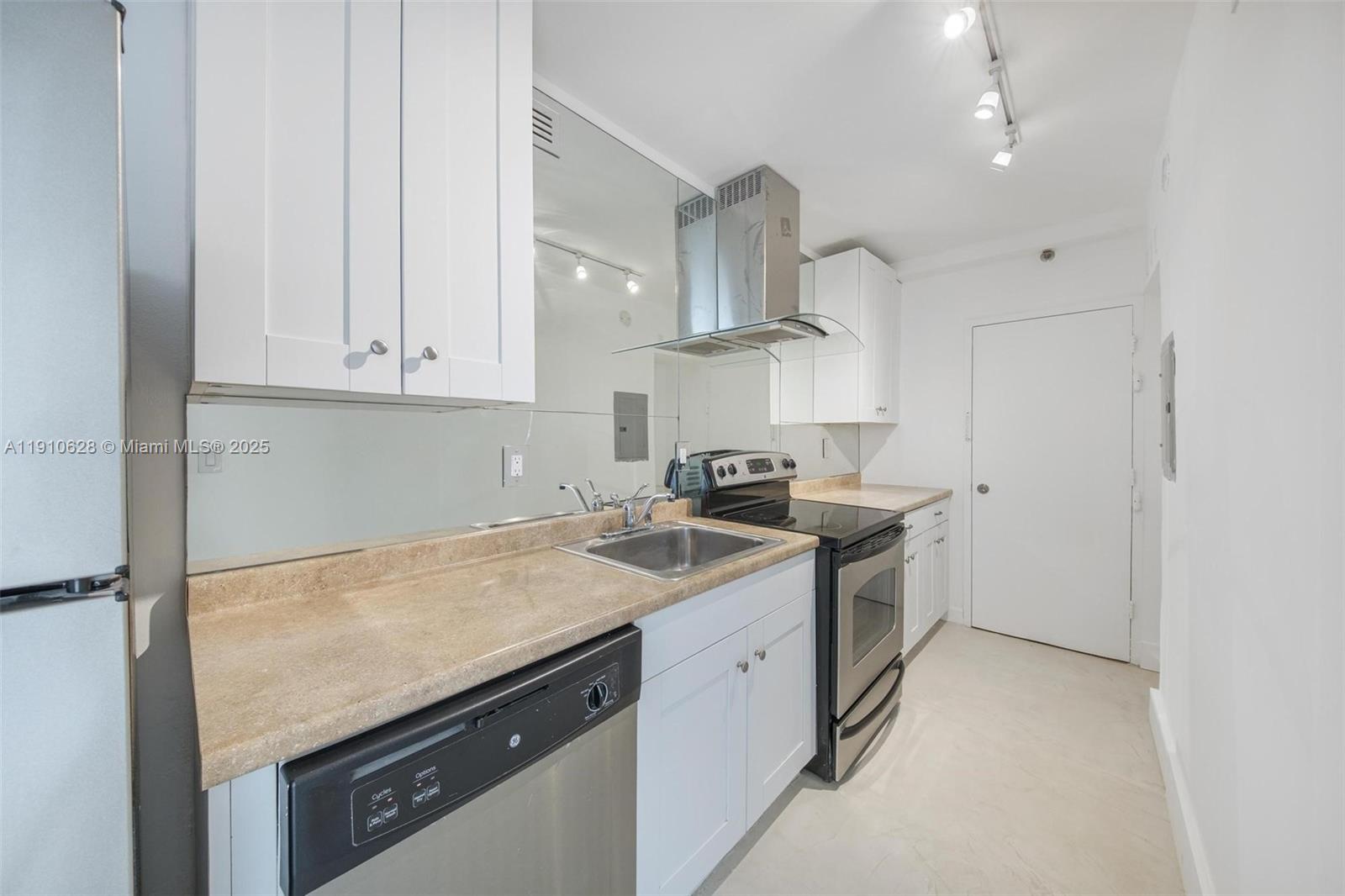 THE DECOPLAGE CONDO - Residential