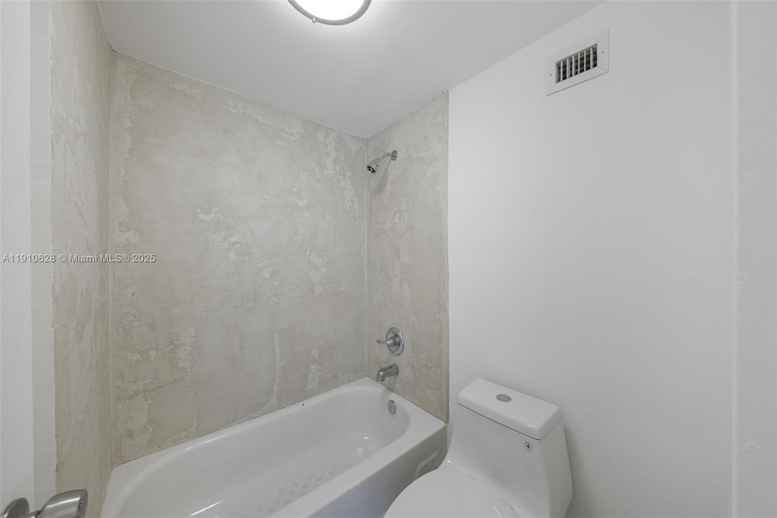 THE DECOPLAGE CONDO - Residential