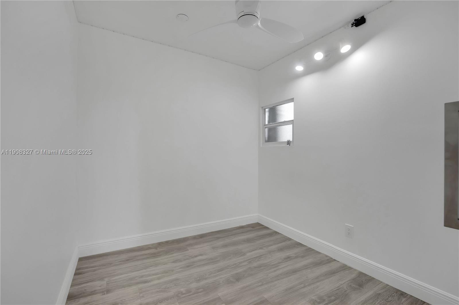 TALLWOOD NORTH CONDO - Residential