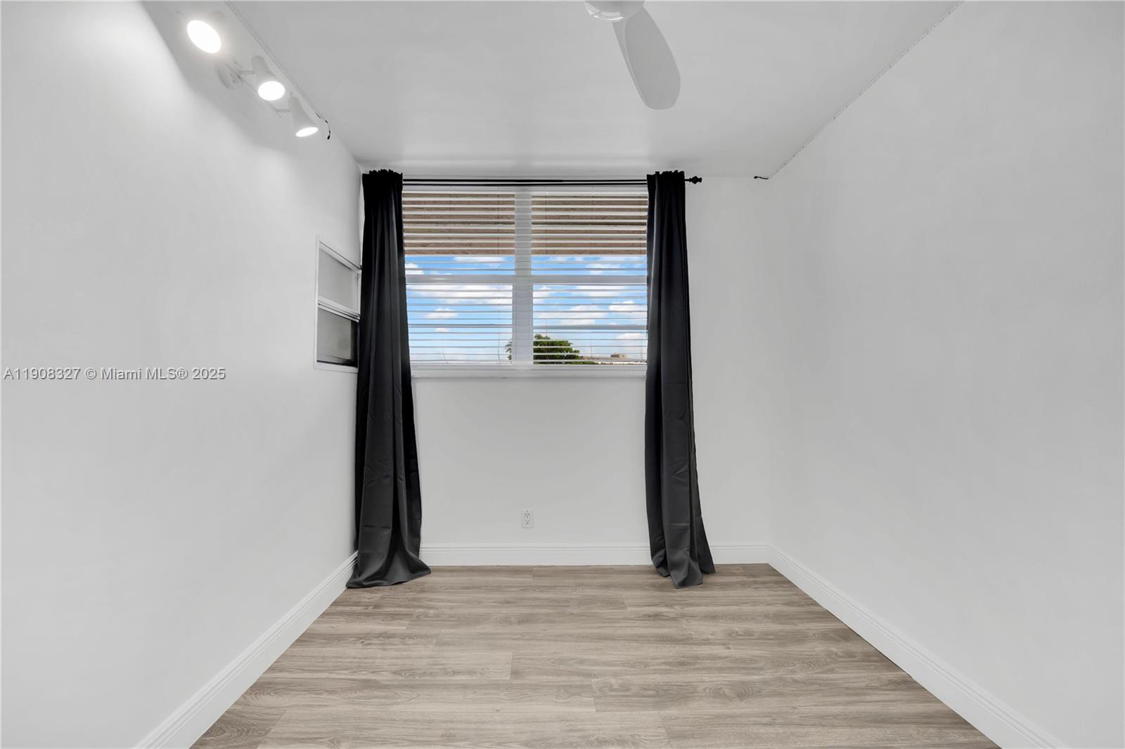 TALLWOOD NORTH CONDO - Residential