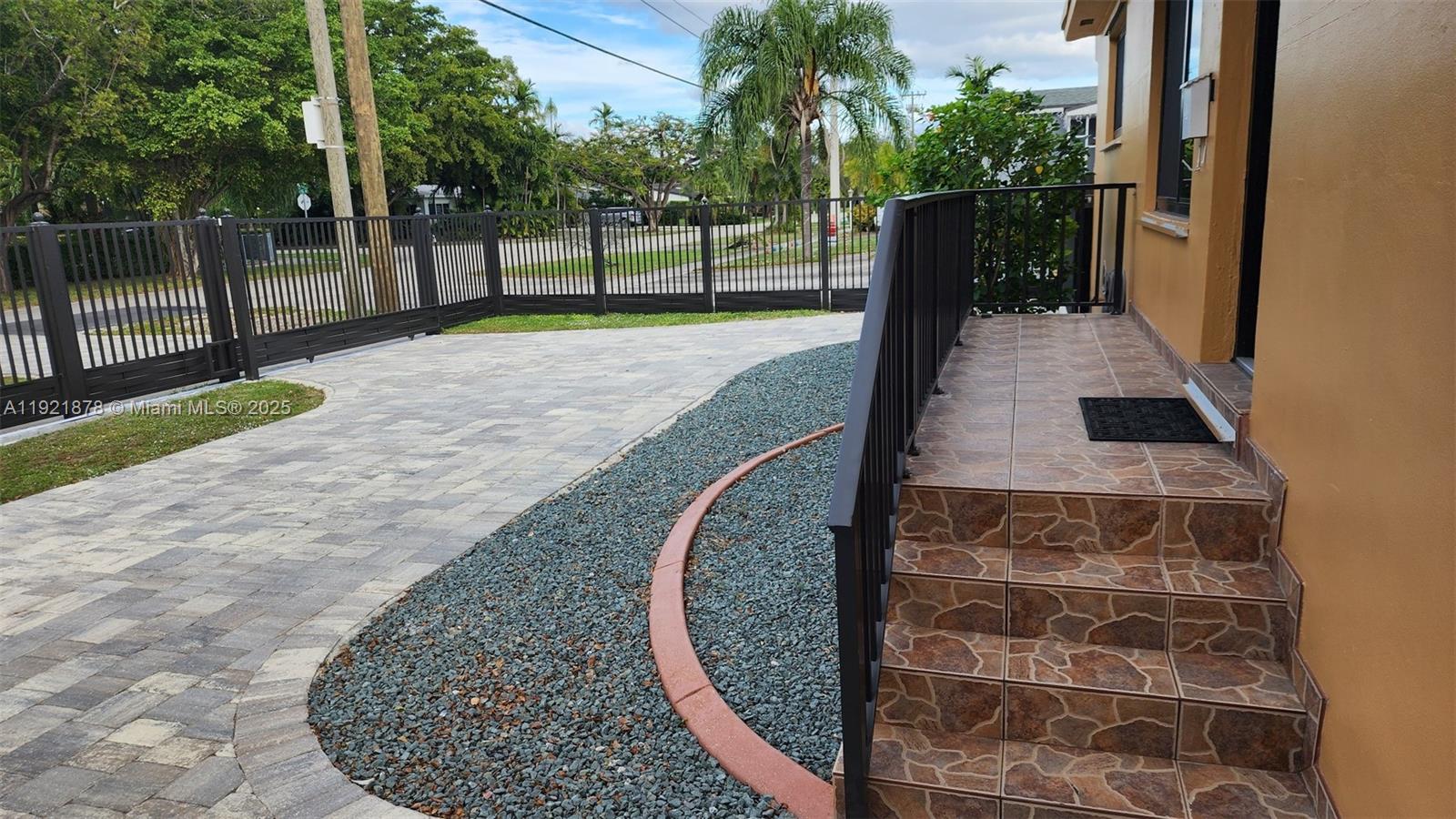 8010 SW 16th St 8010