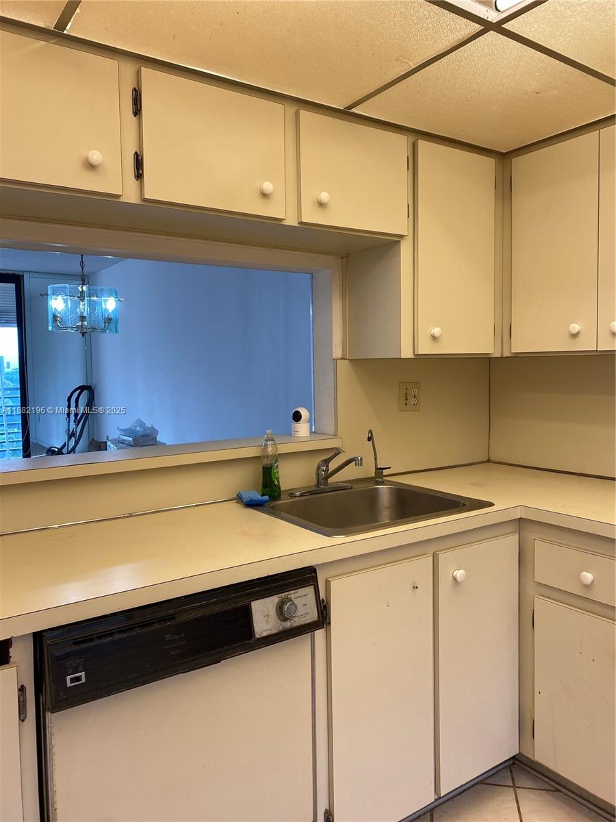 COLONY POINT 3 CONDO - Residential