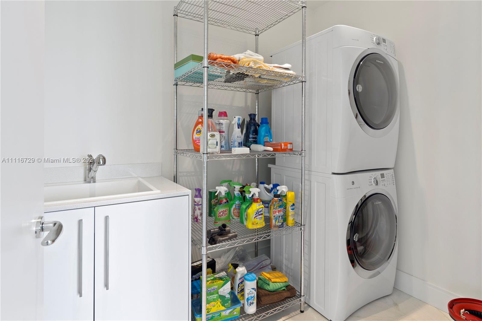 JADE SIGNATURE CONDO - Residential