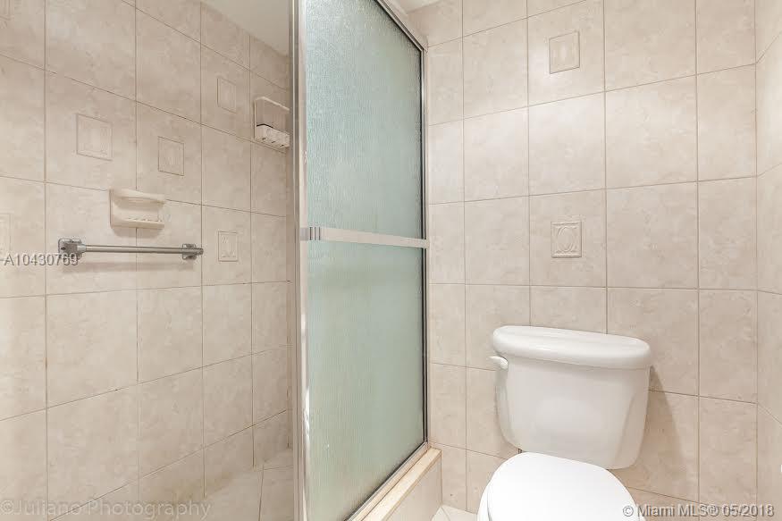 RIVERSIDE TOWERS INC COND - Residential Lease