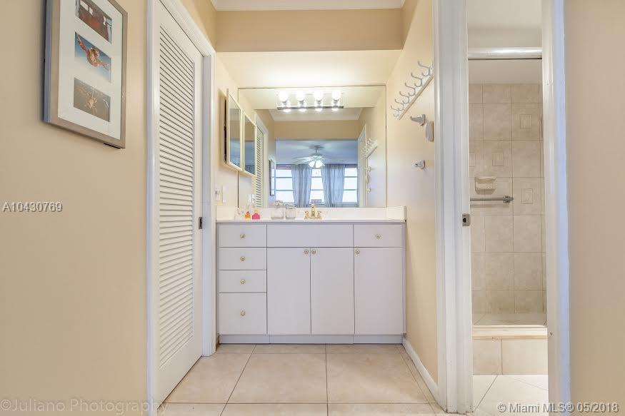 RIVERSIDE TOWERS INC COND - Residential Lease