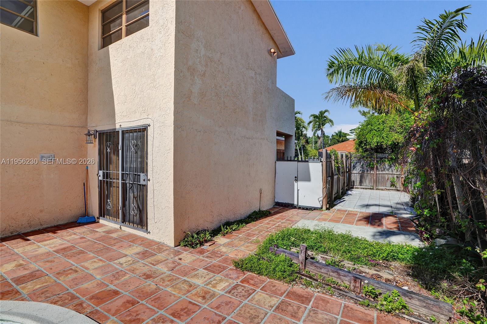 BRICKELL HAMMOCK UNIT NO - Residential