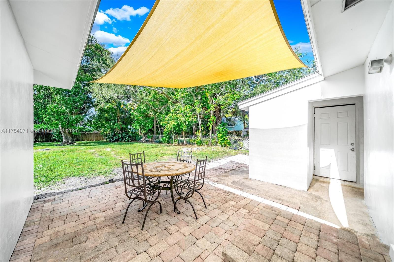ROBERTSON PARK - Residential