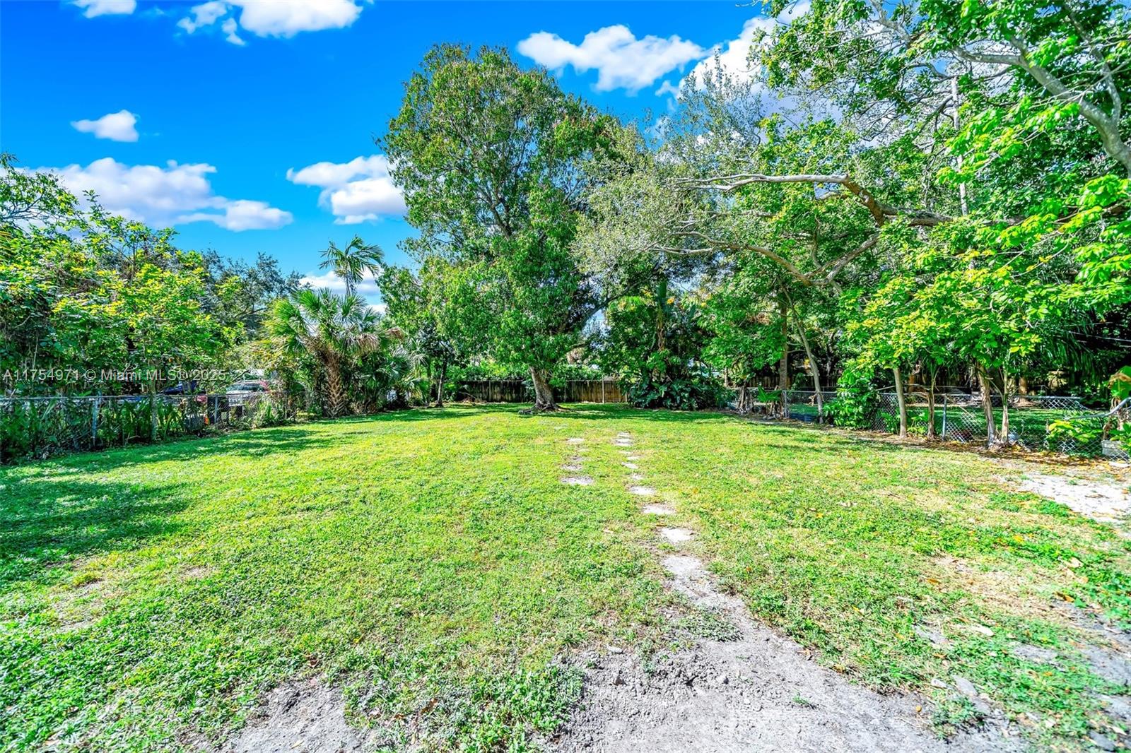 ROBERTSON PARK - Residential