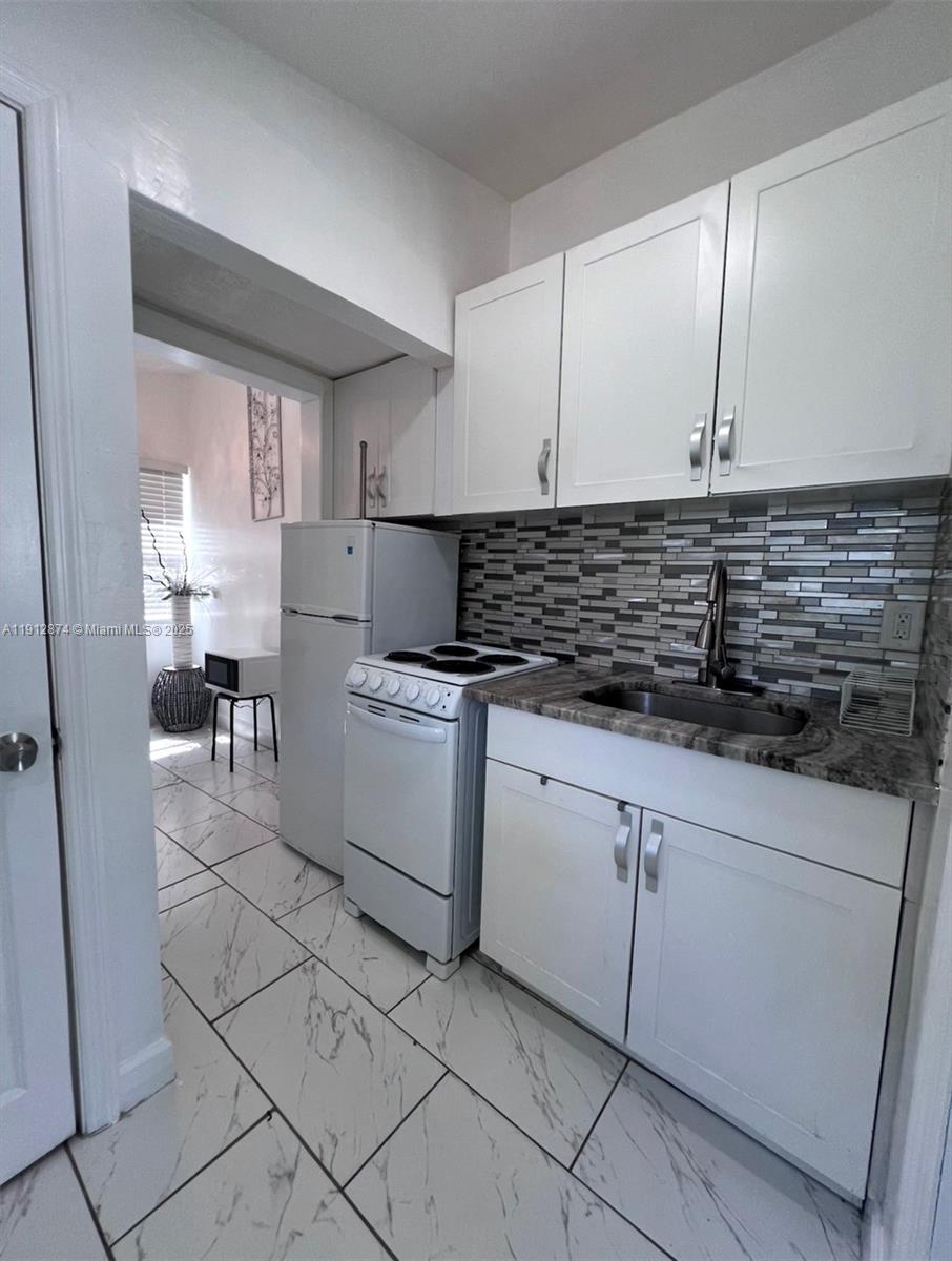 SKY LAKE TERR - Residential Lease