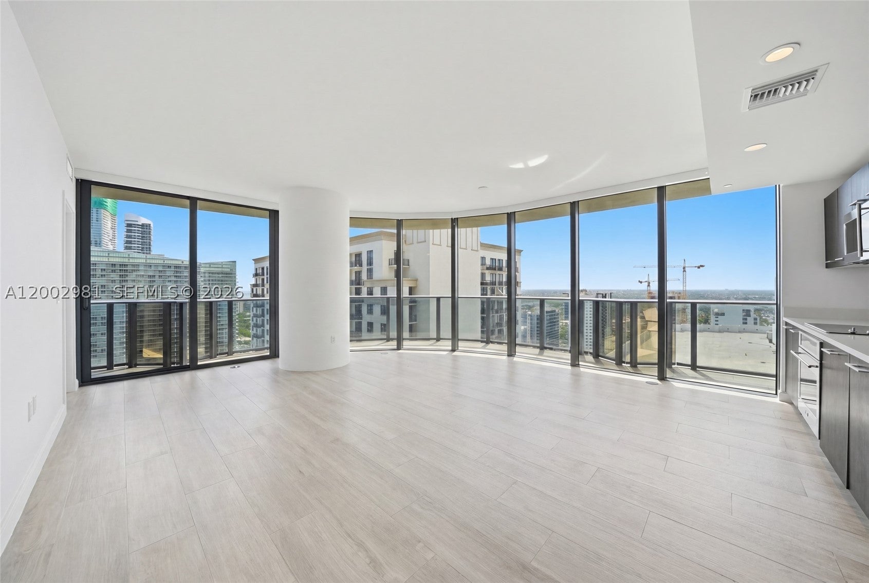 55 SW 9th St 3106