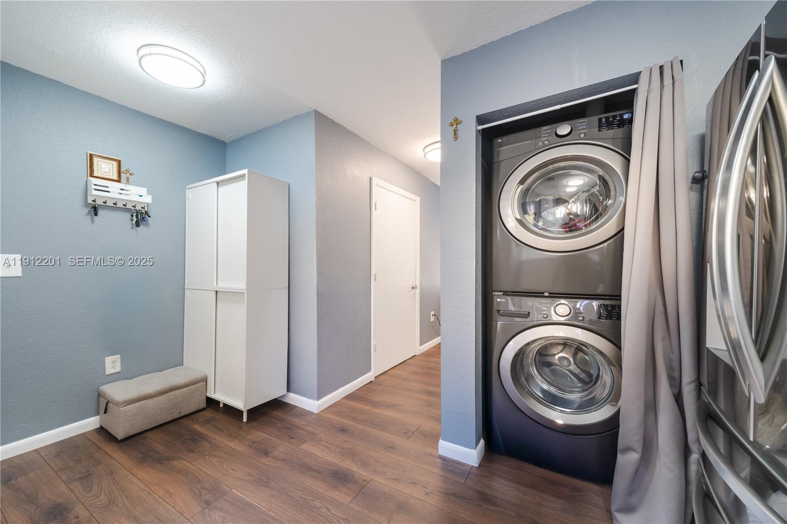 AQUA VISTA TOWNHOMES COND - Residential