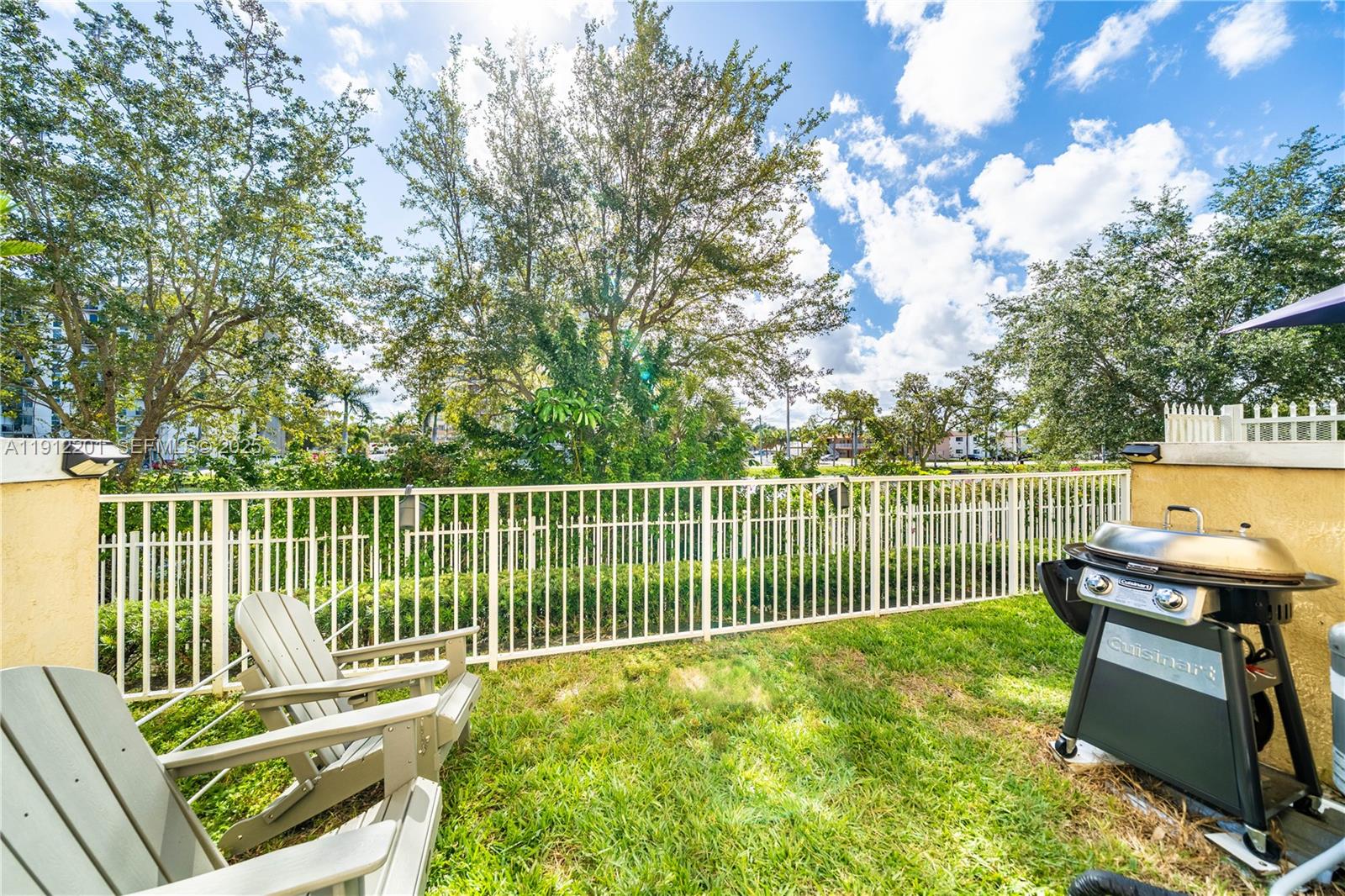 AQUA VISTA TOWNHOMES COND - Residential