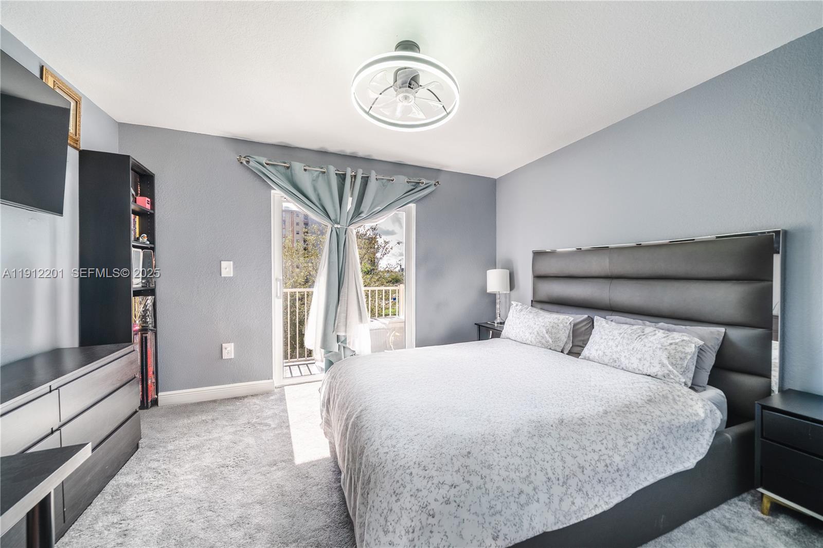 AQUA VISTA TOWNHOMES COND - Residential