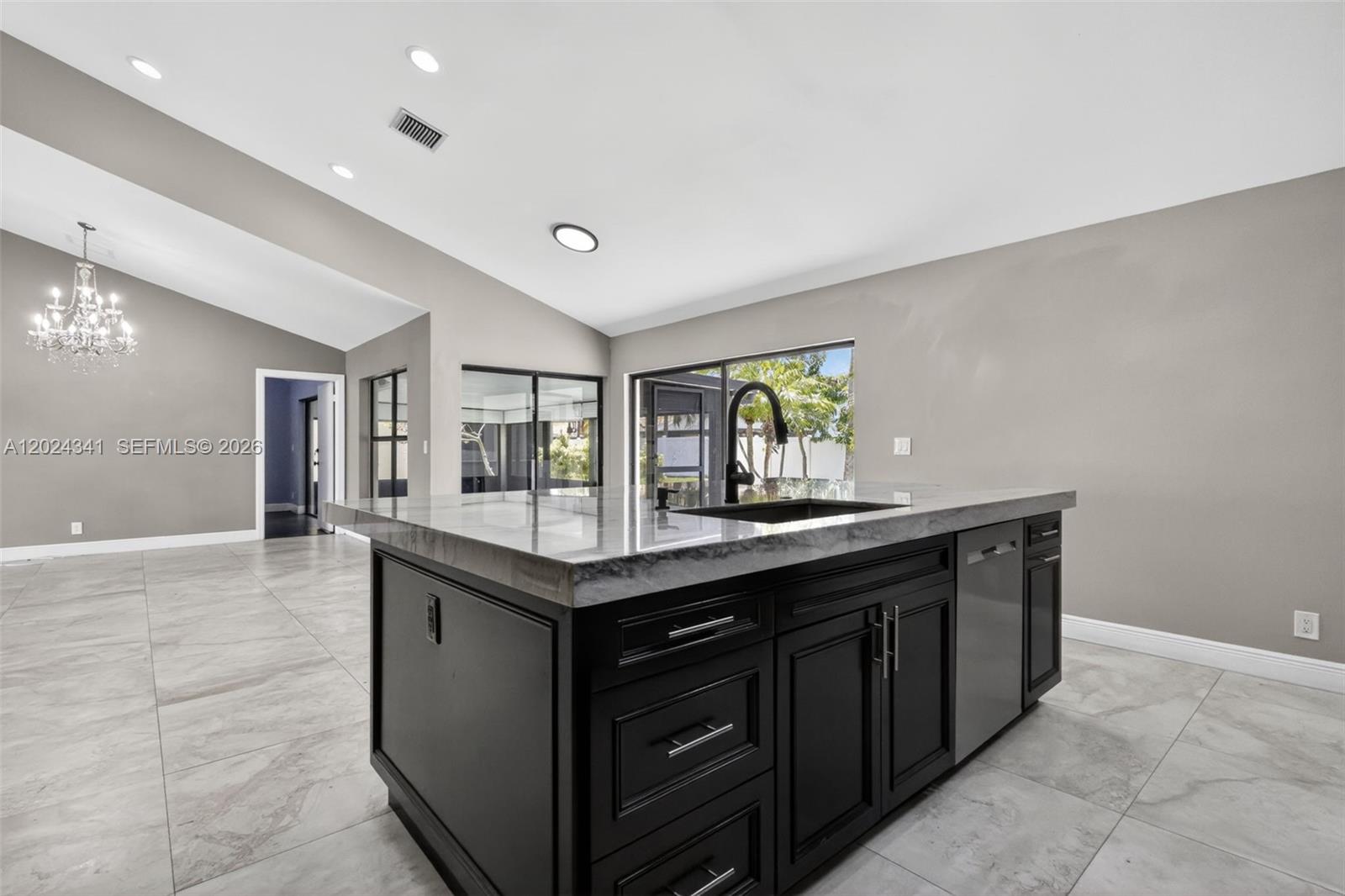 SUN VALLEY 2 - Residential Lease